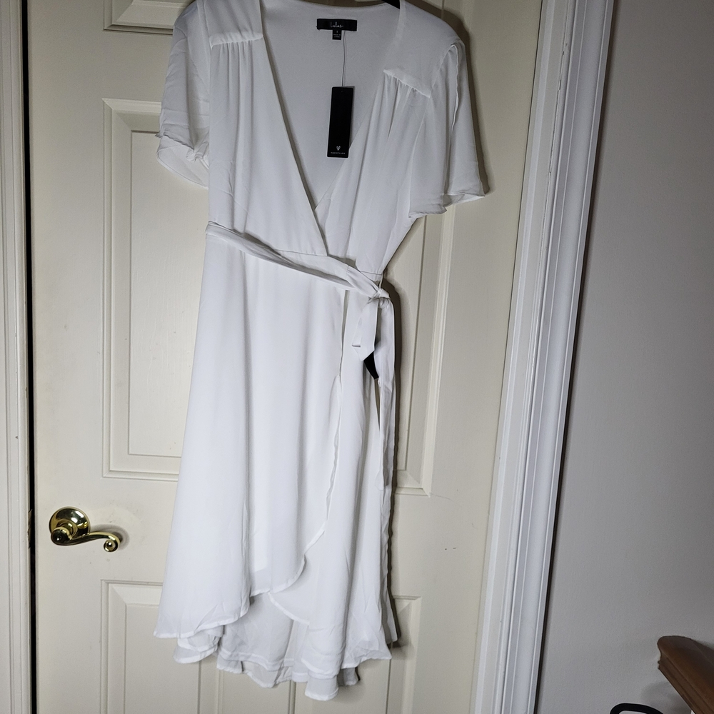 Lulu's Classic White Midi Dress